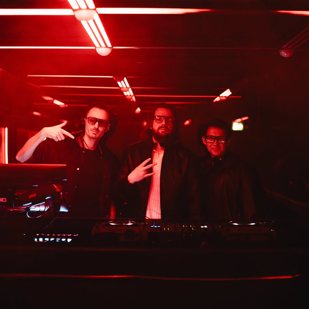 MIOKASTA with guest artists behind the decks