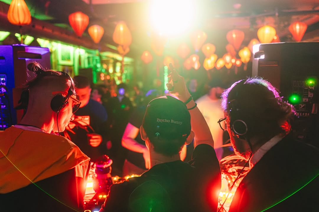 MIOKASTA performing beneath warm lanterns at a different venue
