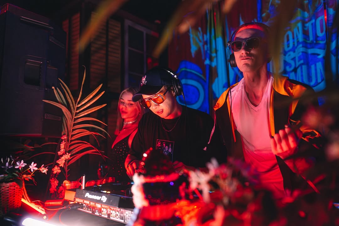 MIOKASTA performing at Toronto House Community